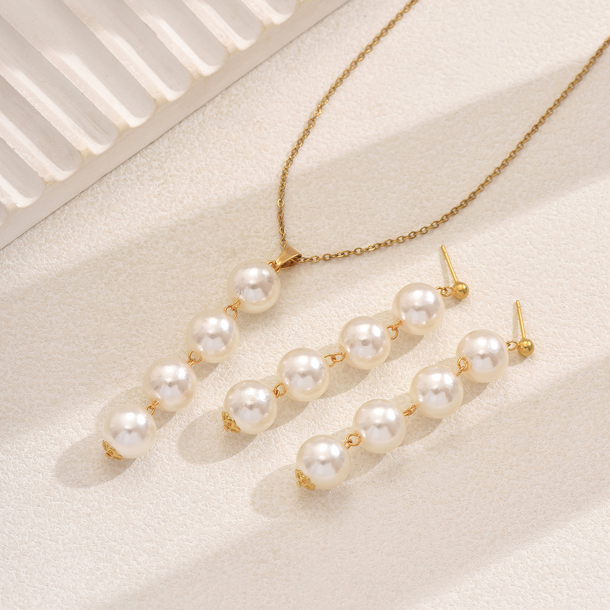 Tiered Pearl Drop Set thumbnail 2