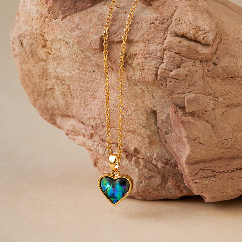 Aura Shell Heart Necklace thumbnail 3